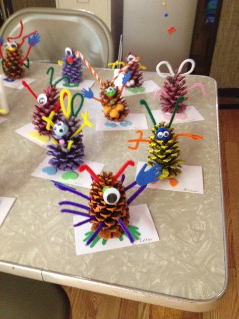 Pine cone Monsters Pine Cones Preschool, Pine Cone Crafts Preschool, Pine Cone Crafts For Preschoolers, Pine Cone Crafts For Toddlers, Pine Cone Halloween Craft, Pine Cone Crafts Fall, Mini Pinecone Crafts Ideas, Pine Cone Art For Kids, Pine Cone Activities