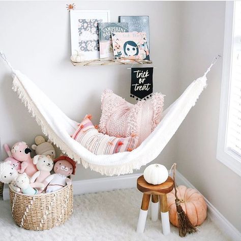 Love this hammock! Such adorable decor for kids bedrooms Bohemian Kids, Kids Interior Design, Modern Kids Bedroom, Toddler Girl Room, Toddler Rooms, Toddler Bedrooms, Girl Bedroom Decor, Big Girl Rooms, Small Room Bedroom