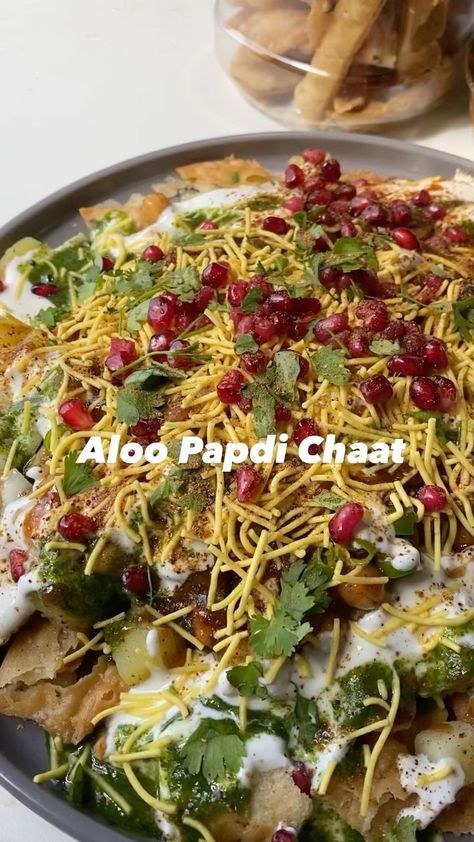 foodylens on Instagram: Aloo Papdi Chaat 💫 Aloo Papdi Chaat is literally my soul food. A heavenly Indian street food made with savoury crackers, yogurt, potatoes… Papdi Chaat Recipe, Savoury Crackers, Chaat Recipe, Indian Street, Indian Street Food, Soul Food, Street Food, Crackers, Yogurt