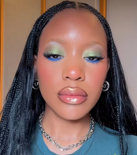 Simple Makeup Looks With Color, Colorful Eye Makeup Black Women, Colorful Editorial Makeup, Blue Green Eyes Makeup, Make Up Bleu, Green And Blue Eyeshadow Looks, Cute Colorful Makeup, Colourful Eyeshadow Looks, Funky Makeup Looks