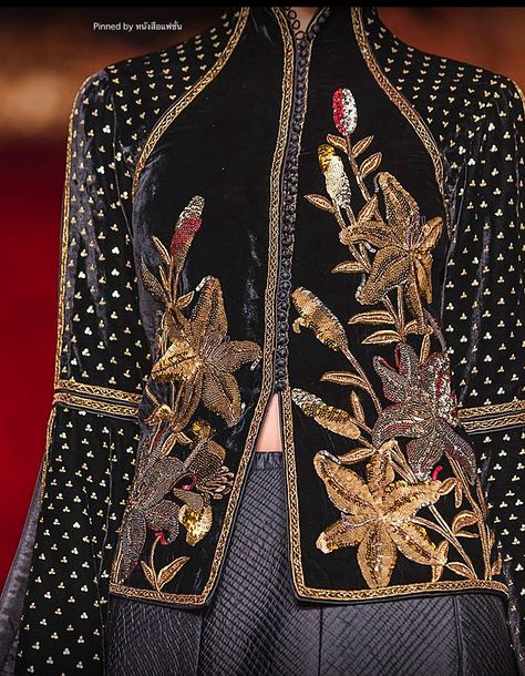 Zardozi Work Design, Zardozi Work Design Gold Embroidery, Rohit Bal Collection, Zardozi Work, Zardozi Embroidery, Rohit Bal, Couture Embroidery, Couture Mode, Work Design