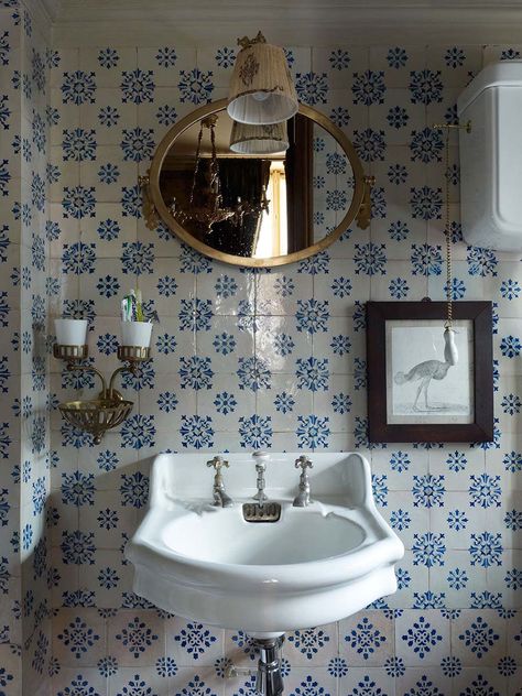 studio peregalli Ivy House, Bad Inspiration, Blue Rooms, Vintage Bathroom, Tile Ideas, Bathroom Tile, House Garden, Beautiful Bathrooms, Architectural Digest