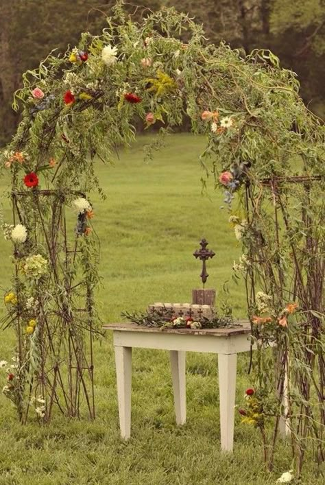 3 Woodland Arch, Woods Wedding, Arch Ideas, Party Backdrops, Wedding Backdrops, Wedding Arches, Wedding Altars, Hippie Wedding, Country Weddings