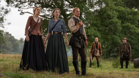 ‘Outlander’ Season 5, Episode 7 Recap & Spoilers: ‘The Ballad of Roger Mac’ – SheKnows Tv Dads, Outlander Costumes, John Bell, Richard Rankin, The Fiery Cross, Claire Fraser, Outlander Tv, Outlander Fan, Outlander Starz