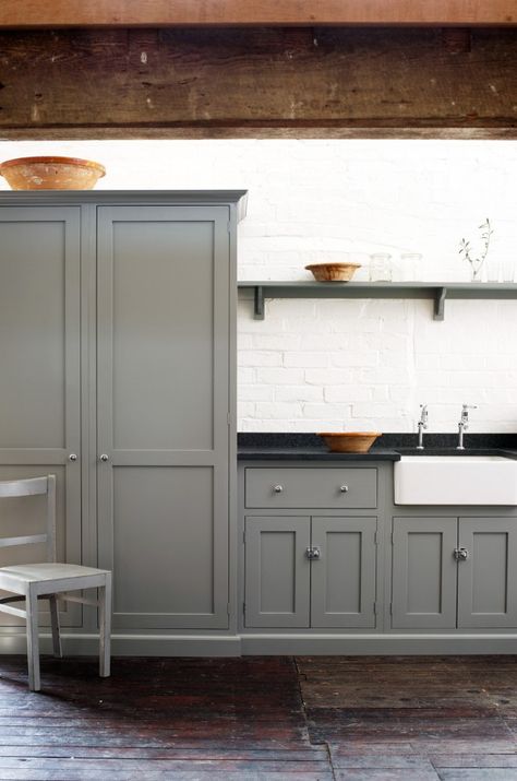 deVOL-Shaker-loft-kitchen-Lead-pottery-stylish-vintage-simple-classic Chalkboard Fridge, Georgian Kitchen, 1920s Kitchen, Modern Traditional Style, Kitchen Ikea, Серая Кухня, Devol Kitchens, Loft Kitchen, Gray Cabinets