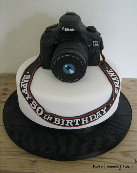 Camera Cake.....amaris, get you some mad skills before moms 50th and make her  this one... Cake Camera, Camera Birthday, Camera Cake, Camera Cakes, Gateaux Cake, Amazing Cake, Cakes For Men, Love Cake, Easy Cake Recipes