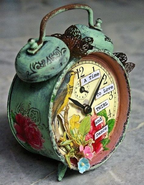 27 Magical DIY Crafts Inspired by Alice in Wonderland ~including clock, wire crowns, and small door to cover outlet Art Altéré, Old Clocks, Lady Bird, Vintage Clock, Altered Art, Alarm Clock, Assemblage, Alice In Wonderland, Time Piece