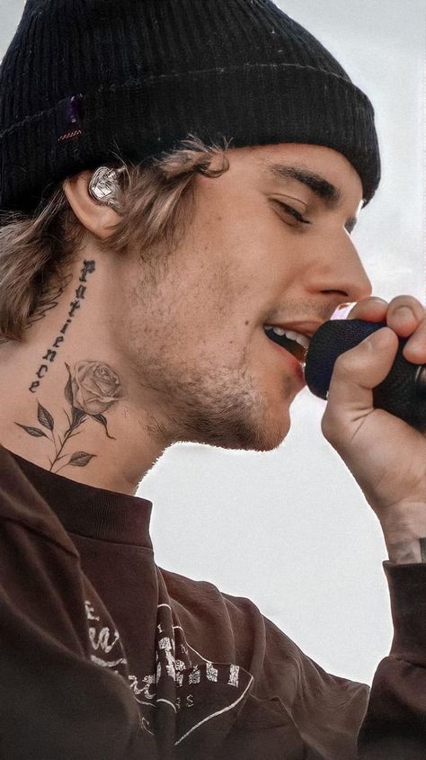 Justin Bieber Neck Tattoo, Justin Beiber Tattoo, Justin Bieber Tattoos, Justin Bieber Smile, Tatuagem Masculina Pequena, All About Justin Bieber, Ear Tattoo Ideas, Justin Bieber Posters, Justin Bieber Style