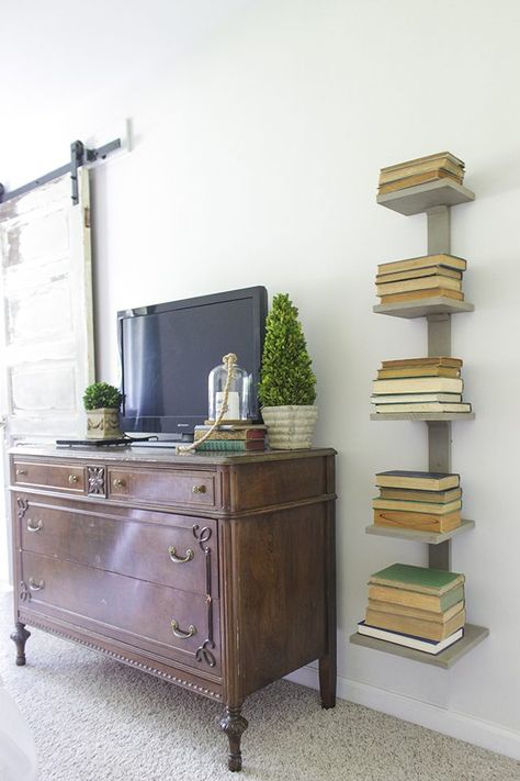 How to make a space-saving and sturdy spine bookshelf using only 2 boards, that will add extra storage and an eye-catching display for books. Spine Bookshelf, Diy Bookshelf Design, Diy Bookshelf Plans, Diy Bookshelf Kids, Vertical Bookshelf, Bookshelf Plans, Rearranging Furniture, Floating Bookshelves, Wood Bookshelves