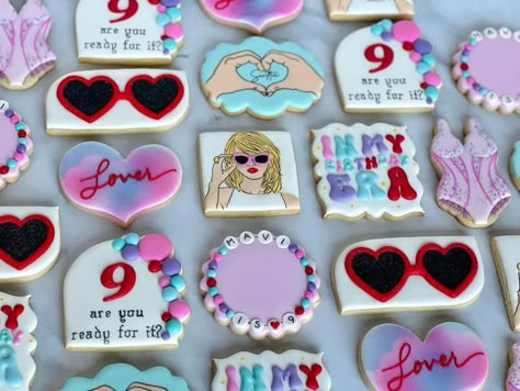 Taylor Swift Gingerbread, Taylor Swift Birthday Cookies, Swiftie Sleepover, Taylor Swift Cookies, Taylor Swift Cake, Taylor Swift Birthday Party Ideas, Swift Party, 13 Birthday, Chic Tattoo