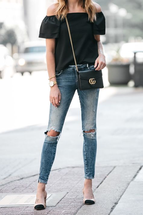 Denim Denim Everywhere Gucci Wallet On Chain Outfit, Gucci Belt Outfit Summer, Wallet On Chain Outfit, Denim Pillows, Gucci Wallet On Chain, Curl My Hair, Jeans Gucci, Clothes Encounters, Style Parisienne