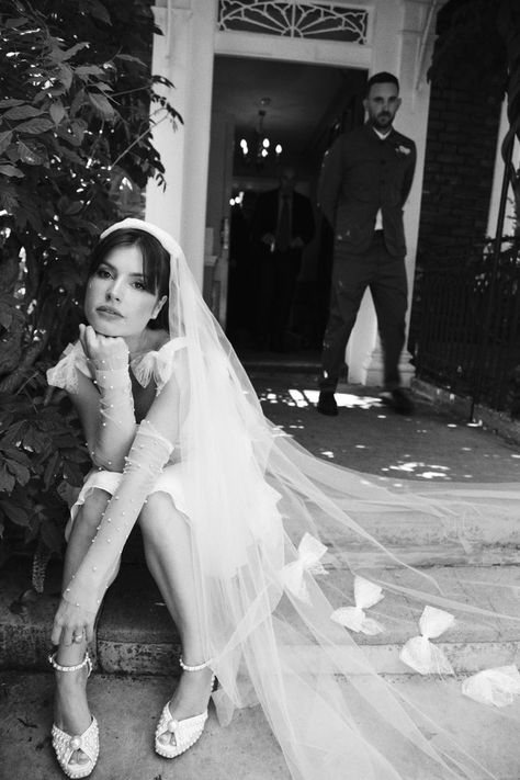 Inside: Actress Aimée Kelly’s Chic London Wedding. From a short wedding dress to a 90s inspired wedding cake. 90s Short Wedding Dress, 90s Inspired Wedding Dress, Short Wedding Dress With Gloves, 90s Inspired Wedding, Aimee Kelly, Wedding Dress With Gloves, 90s Wedding Dress, 90s Wedding, Leeds University