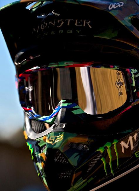 Motocross Lovers Dirt Bike Helmets, Freestyle Motocross, Dirt Bike Gear, Enduro Motocross, Motocross Love, Cool Dirt Bikes, Bike Motor, Motorcross Bike, Moto Cross