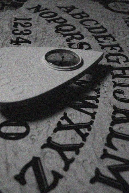 “Ouija board / Would you work for me? / I have got to say hello / To an old friend” - MORRISSEY - Spirit Possession Aesthetic, Spirit Board Aesthetic, Types Of Ghosts, Klaus Hargreeves, Mara Dyer, Psi Nan, Buzzfeed Unsolved, Goth Kids, Arte 8 Bits