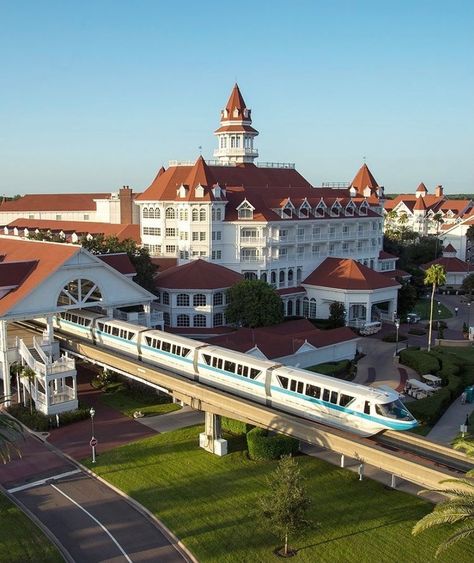 Disneys Grand Floridian Resort, Flo Photoshoot, Magical Lifestyle, Walt Disney Paris, Victorian Theme, Dream Birthday, Reasons To Stay, Grand Floridian Disney, Disney College