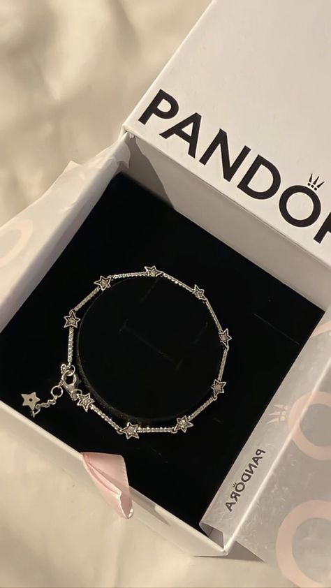 Pandora Bracelet Aesthetic, Pandora Aesthetic, Pandora Bracelet Charms Ideas, Xoxo Jewelry, Charm Bracelets For Girls, Pandora Gift, Girly Bracelets, Pandora Bracelet Designs, Bracelet Pandora