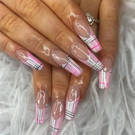 Burberry Nail Design, Fall Nails Burberry, Pink Burberry Nails, Plaid Nails Pink, Nail Designs Burberry, Pink Tartan Nails, Fall Nail Designs Burberry, Burberry Nails, Burberry Print