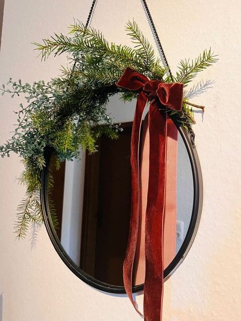 Christmas Mirror Decorations, Burgundy Christmas Decor, Burgundy Christmas, Christmas Mirror, Faux Branches, Christmas Apartment, Fleurs Diy, Entryway Mirror, Winter Decoration