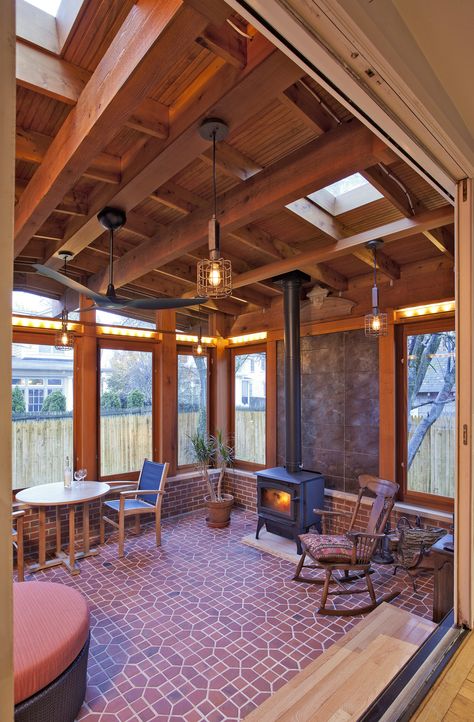 Home Additions Back Of House, 3 Season Porch Ideas, Screen Deck, Rustic Sunroom, Cabin Porches, Sunroom Remodel, Small Sunroom, 3 Season Porch, Three Season Porch