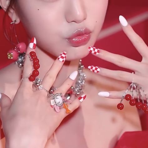 Wonyoung Inspired Nails, Ive Nails Kpop, Wonyoung Body Details, Red Wonyoungism, Wonyoung Nails, Wonyoung Details, Wonyoung Kitsch, Idol Nails, Kpop Nails