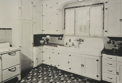 1930 Kitchen, 1920 Kitchen, Vintage Kitchen Sink, Kitchen Sink Remodel, Craftsman Kitchens, 1920s Kitchen, 1930s Kitchen, Kitchen Antique, Kohler Kitchen