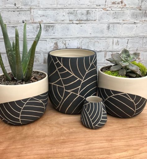 Cement Projects, Large Ceramic Planters, Diy Cement, Plant Pot Design, Plant Pot Diy, Painted Pots Diy, Projects Design, Painted Plant Pots, Wheel Thrown Ceramics