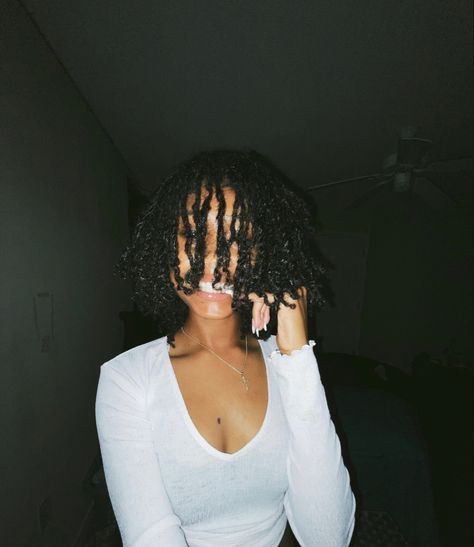 Healthy Locs Aesthetic, Loc Outfit Ideas, Loc Baddie Aesthetic, Cuban Locs, Loc Girl Aesthetic, Hickory Locs, Locs On 3b Hair, Crinkly Locs, Claw Clip Hairstyles Locs