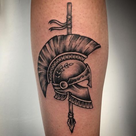 Greek Helmet Tattoo, Roman Helmet Tattoo, Tattoos Torso, Spartan Helmet Tattoo, Traditional Tattoo Drawings, Tato Tradisional, Knight Drawing, Greek Helmet, Roman Helmet