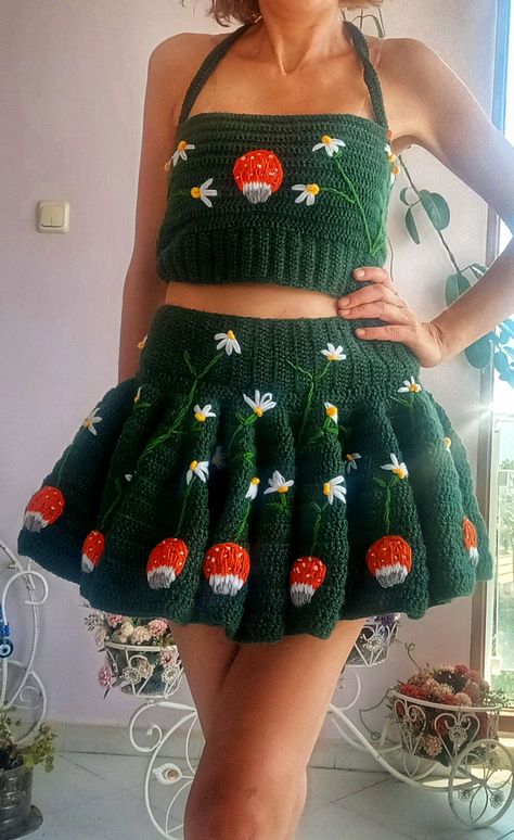 Crochet Blouse Summer, Fruit Clothes, Mushroom Outfit, Crochet Blouse Pattern, Crochet Two Piece, Red Mushrooms, Skirt Pattern Free, Crochet Green, Crochet Skirt Pattern