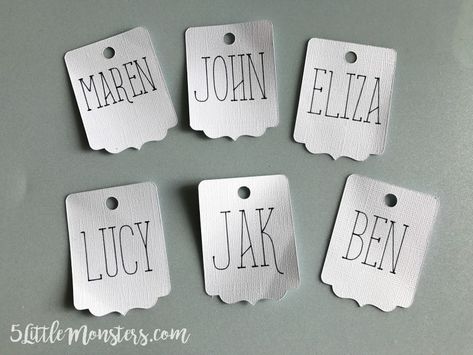 How to use the Write and Cut Feature on the Cricut Explore to make quick and easy tags with names or sizes perfectly written on them. Cricut Tags, Cricut Air 2, How To Use Cricut, Cricut Supplies, Cricut Air, Cricut Tips, Insert Image, Cricut Explore Air, Diy Wedding Favors