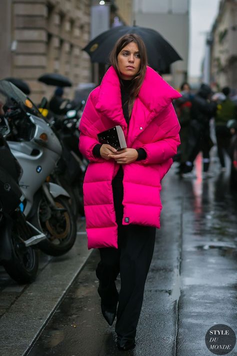 Fashion Photography School, Cool Winter, Quoi Porter, Street Style 2017, Pink Coat, Street Style Trends, Street Fashion Photography, Street Style Winter, 가을 패션