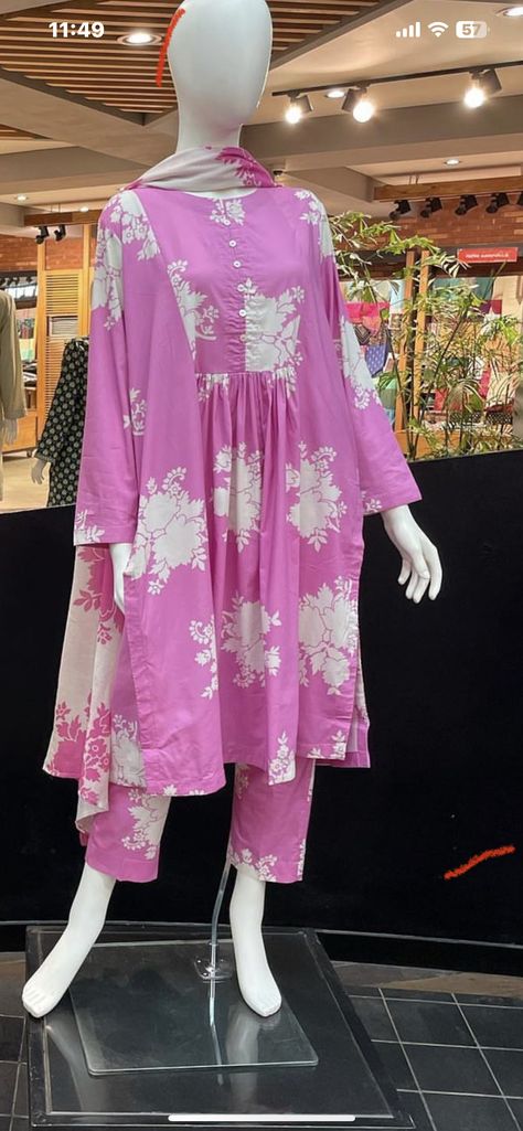 Dress Design For Eid, Desings Clothes Fashion Dress, Summer Dress Designs Pakistani Lawn, Simple Pakistani Dresses Casual Design, Pakistani Dress Design Casual For Girls, Simple Pakistani Dresses Casual, Lawn Dress Design Ideas, Simple Shirt Designs For Girls Pakistani, Pakistani Dresses For Pregnant Women