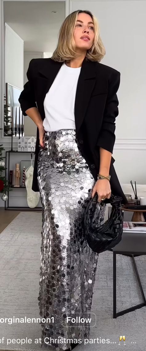 Silver Skirt Christmas Outfit, Plus Size Sequin Skirt Outfits, Silver Metallic Skirt Outfit, Sequin Maxi Skirt Outfit, Black Skirt Outfit Party Night, Silver Sequin Skirt Outfit, Black Skirt Outfit Party, Black Sequin Skirt Outfit, Plus Size Sequin Skirt