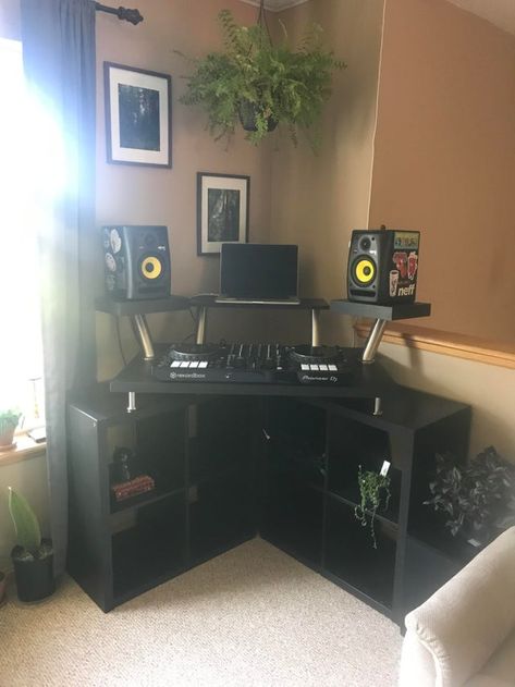 Dj Studio Room Ideas, Speakers Stands, Dj Studio, Dj Table, Home Recording Studio Setup, Dj Stand, Dj Room, Home Music Rooms, Recording Studio Home