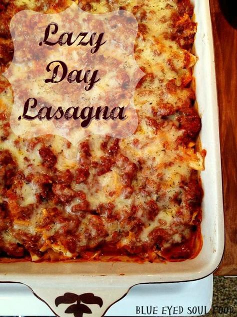 All of the goodness of a lasagna, but made with egg noodles. It's creamy & hearty & delicious! Egg Noddle Recipes, Lazy Day Lasagna, Noddle Recipes, Sour Cream Noodle Bake, Noodle Bake, Egg Noodle Recipes, Lazy Lasagna, Lasagna Casserole, Baked Lasagna