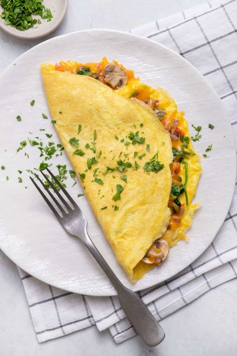 Vegetable Omelette, Egg Omelette Recipe, Quick Brunch Recipes, Veggie Omelet, Omelette Recipe Easy, Veggie Omelette, Healthy Dinner Options, Omelets Recipe, Omelette Recipe