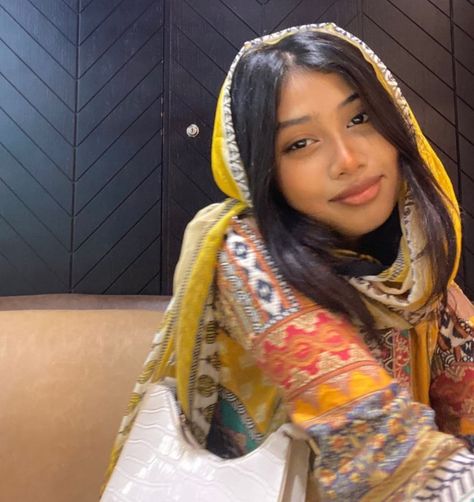 South East Asian Aesthetic, Brown Woman Aesthetic, South East Asian People, Brown Girls Aesthetic, Asian Hijabi, South Asian Model, Brown Girl Aesthetic Indian, Asian Aesthetic Girl, South Asian Outfits