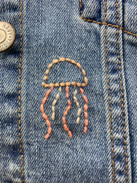 Cute Sewing Designs On Jeans, Embroidery Patterns Aesthetic, Embroidery Inspiration Easy, Cute Stitches On Clothes, Ocean Embroidery Simple, Jellyfish Embroidery Pattern, Denim Embroidery Diy, Embording Ideas, Pant Embroidery Design