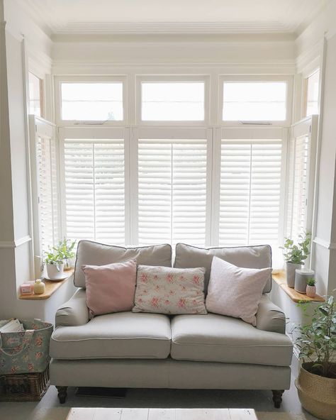 Large bay window with cafe style shutters in an Edwardian property Love Seat In Bay Window, Square Bay Window Ideas, Diy Bay Window Curtains, Edwardian Interiors, Square Bay Window, Bay Window Shutters, Window Design Ideas, Cafe Style Shutters, Bathroom Budget