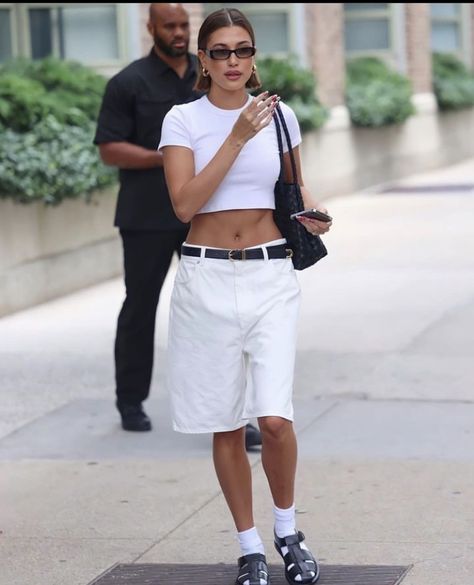 White Bermuda Shorts Outfit, Bermuda Shorts Outfit Street Styles, Bermuda Shorts Outfit, Tribeca New York, Shorts Outfit, Hailey Baldwin, Celebrity Street Style, June 16, Street Outfit