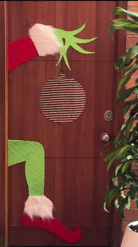 Grinch Door, Door Decorations Classroom Christmas, Diy Christmas Door, Christmas Door Decorating Contest, Christmas Classroom Door, Grinch Decorations, Christmas History, Grinch Christmas Decorations, Front Porch Christmas Decor Ideas