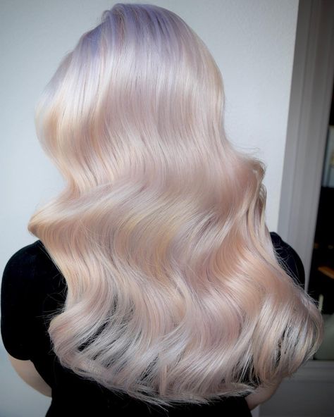 Hollywood Opal is the gorgeous new hair trend that's just arrived | Her.ie Blond Rose, Opal Hair, Hair Rainbow, Ac New Leaf, Festival Chic, Unicorn Colors, Hair Color Techniques, Looks Party, Trendy Hair Color