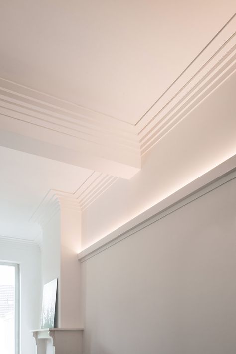 Cornice Design, Art Deco Ceiling, Interior Ceiling Design, Interior Decorating Tips, Art Deco Interior Design, Orac Decor, Cove Lighting, Ceiling Detail, Indirect Lighting