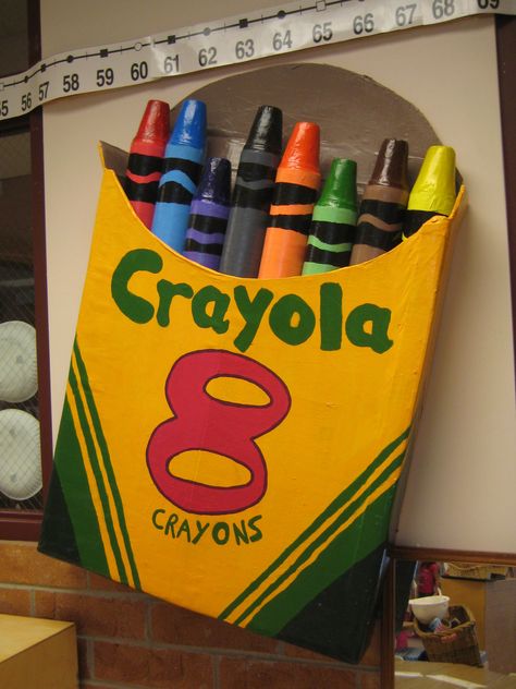 Create a crayon box for your students! Creative and artistic classroom decoration idea! Giant Crayon Box Diy, Giant Crayons Diy, How To Make Giant Crayons Out Of Pool Noodles, Giant Pencil Prop, Diy Giant Crayon Decoration, Crayon Decorations, Crayola Birthday Party, Jumbo Crayons, Maker Fun Factory