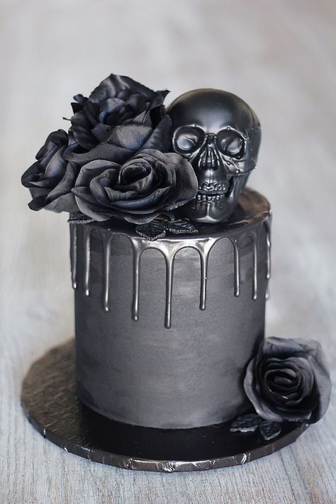 Small Goth Wedding Cake, Skull Birthday Party Ideas, Rip 30th Birthday Cake, Halloween Birthday Cakes For Women, Gothic Cake Ideas, Gothic Cake Birthday, Rip Twenties Birthday Cake, Emo Birthday Cake, Skull Cake Ideas