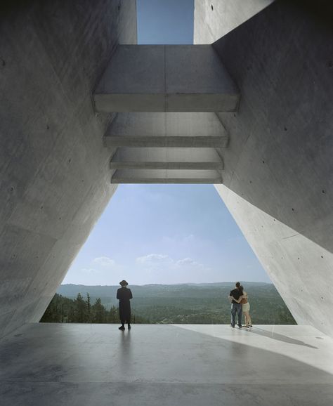 Moshe Safdie and the World: New York Retrospective Finds the Architect Adopting a Global Perspective Moshe Safdie, Yad Vashem, Louis Kahn, Famous Architects, Brutalism, Design Museum, History Museum, Contemporary Architecture, Amazing Architecture