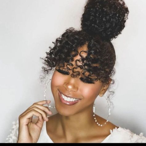 cute hairstyle Curly Hair With Bangs Hairstyles, Hair With Bangs Hairstyles, Natural Hair Bangs, Bun With Bangs, Split Bangs, Biracial Hair, High Ponytail Hairstyles, Bangs Hairstyles, High Ponytail