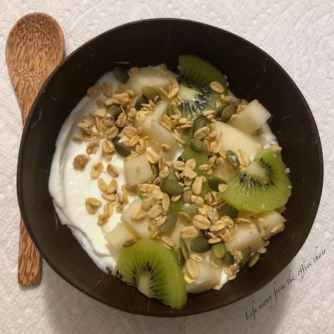 Kiwi Yogurt Bowl, Green Breakfast, Clean Eating Plans, Low Cal Recipes, Healthy Lifestyle Food, Healthy Meal Plans, Low Cal, Food Bowl, Breakfast Bowls