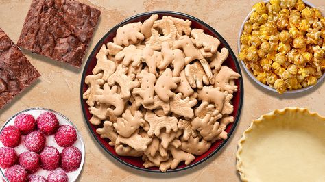 15 Creative Ways To Use Animal Crackers Frosted Animal Crackers, Cakes Ice Cream, Animal Cracker, Candy Bark, Sweet Dips, Wafer Cookies, Chocolate Sandwich, Chocolate Sandwich Cookies, Animal Crackers