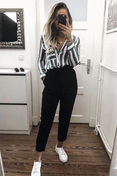 92af93f73faf3cefc129b6bc55a748a9desc52107845ri Casual Outfits Teenage Girl, Outfits Teenage Girl, Winter Date Night Outfits, Chic Business Casual, Look Adidas, Estilo Indie, Skandinavian Fashion, London Outfit, Cold Outfits